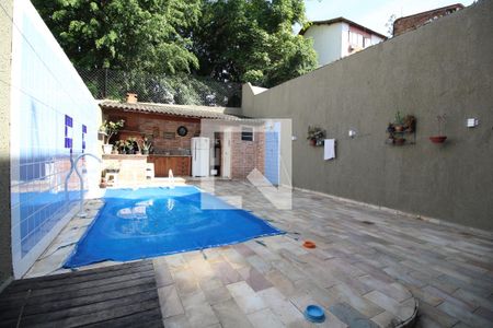 Casa de condomínio à venda com 200m², 3 quartos e 1 vagaPiscina