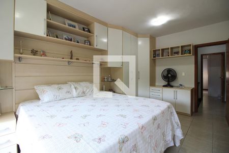 Casa de condomínio à venda com 200m², 3 quartos e 1 vagaSuíte