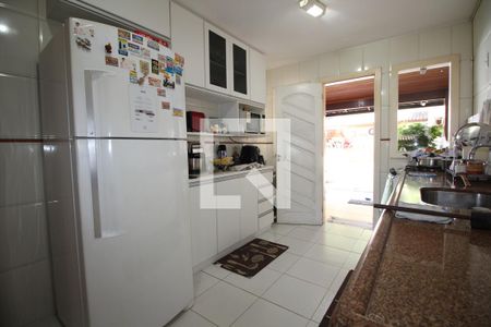 Casa de condomínio à venda com 200m², 3 quartos e 1 vagaCozinha