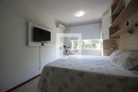 Casa de condomínio à venda com 200m², 3 quartos e 1 vagaSuíte