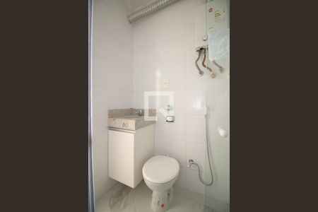 Banheiro social de apartamento à venda com 1 quarto, 18m² em Copacabana, Rio de Janeiro