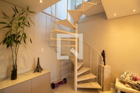 Apartamento à venda com 114m², 2 quartos e 2 vagasEscada