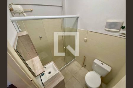 Banheiro de kitnet/studio para alugar com 1 quarto, 46m² em Centro, Rio de Janeiro