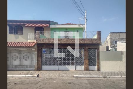Casa à venda com 263m², 6 quartos e 2 vagas Casa à venda com 263m², 6 quartos e 2 vagasFachada