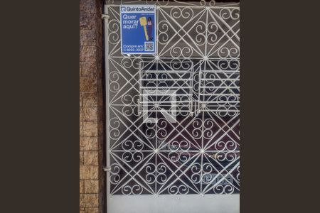 Casa à venda com 263m², 6 quartos e 2 vagas Casa à venda com 263m², 6 quartos e 2 vagasFachada