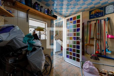 Casa à venda com 263m², 6 quartos e 2 vagas Casa à venda com 263m², 6 quartos e 2 vagasQuarto de Serviço