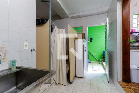 Casa à venda com 263m², 6 quartos e 2 vagas Casa à venda com 263m², 6 quartos e 2 vagasÁrea de Serviço 2