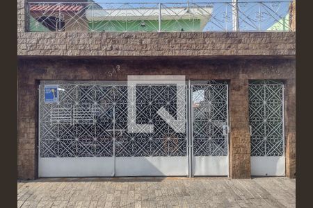 Casa à venda com 263m², 6 quartos e 2 vagas Casa à venda com 263m², 6 quartos e 2 vagasFachada