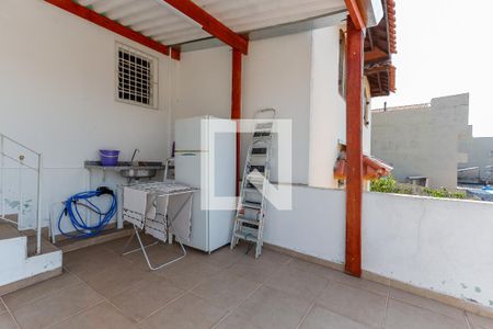 Casa à venda com 263m², 6 quartos e 2 vagas Casa à venda com 263m², 6 quartos e 2 vagasVaranda