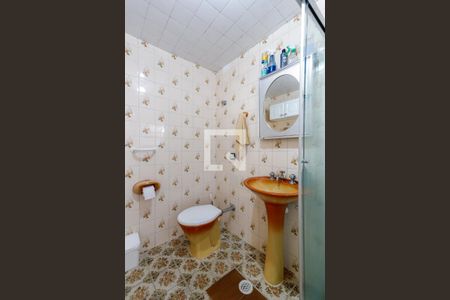 Casa à venda com 263m², 6 quartos e 2 vagas Casa à venda com 263m², 6 quartos e 2 vagasBanheiro 2