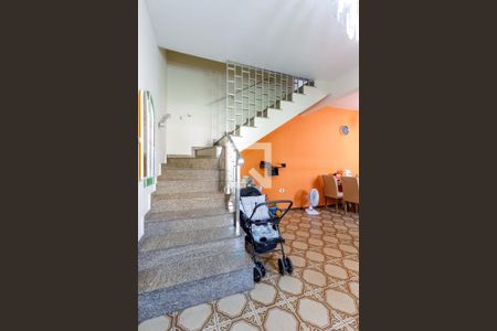 Escada Quartos de casa à venda com 6 quartos, 263m² em Vila Medeiros, São Paulo