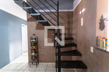 Apartamento à venda com 149m², 3 quartos e 3 vagas Apartamento à venda com 149m², 3 quartos e 3 vagasEscada de Acesso a Cobertura