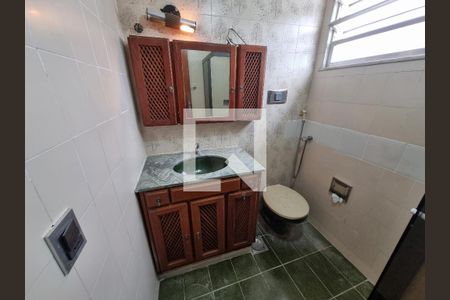 Banheiro de apartamento para alugar com 2 quartos, 52m² em Bento Ribeiro, Rio de Janeiro
