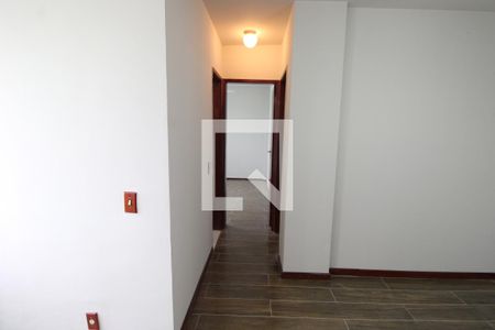 Corredor de apartamento para alugar com 2 quartos, 52m² em Bento Ribeiro, Rio de Janeiro