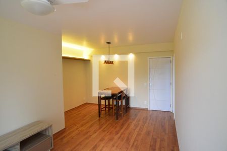 Sala de apartamento para alugar com 2 quartos, 82m² em Barra da Tijuca, Rio de Janeiro