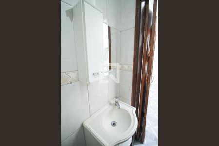 Casa à venda com 120m², 2 quartos e 1 vaga Casa à venda com 120m², 2 quartos e 1 vagaBanheiro de Serviço