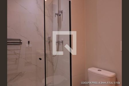 Banheiro de kitnet/studio para alugar com 1 quarto, 29m² em Sumarezinho, São Paulo