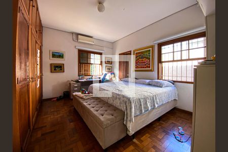 Quarto 1 de casa à venda com 3 quartos, 520m² em Butantã, São Paulo