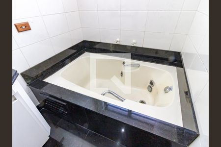 Apartamento à venda com 171m², 3 quartos e 2 vagasBanheiro 1