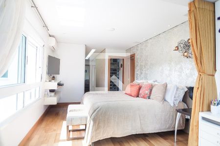 Casa de condomínio à venda com 850m², 4 quartos e 6 vagasSuíte master