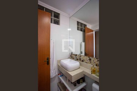 Apartamento à venda com 57m², 2 quartos e 3 vagasBanheiro da Suíte