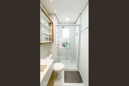 Banheiro de apartamento à venda com 2 quartos, 50m² em Santa Terezinha, Santo André
