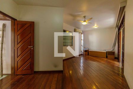 Casa de condomínio à venda com 469m², 3 quartos e 1 vagaSuíte 1