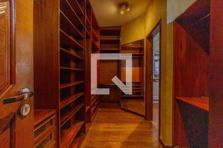 Casa de condomínio à venda com 469m², 3 quartos e 1 vagaCloset da Suíte 1