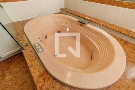 Casa de condomínio à venda com 469m², 3 quartos e 1 vagaBanheiro da Suíte 1