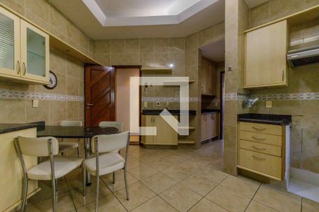 Casa de condomínio à venda com 469m², 3 quartos e 1 vagaCozinha