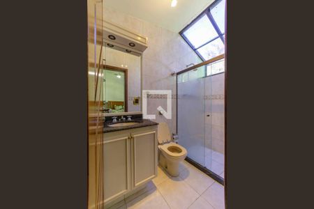 Casa de condomínio à venda com 469m², 3 quartos e 1 vagaBanheiro da Suíte 2