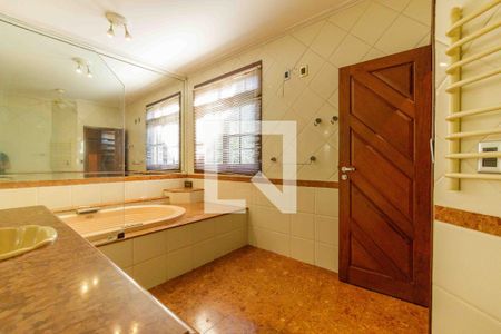 Casa de condomínio à venda com 469m², 3 quartos e 1 vagaBanheiro da Suíte 1