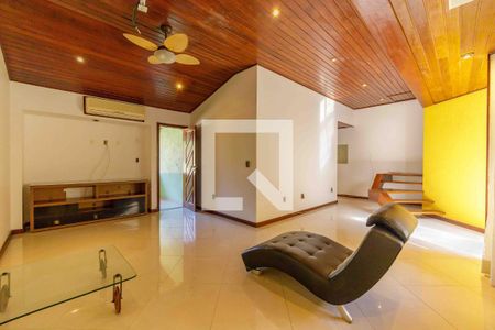 Casa de condomínio à venda com 469m², 3 quartos e 1 vagaSala Privativa