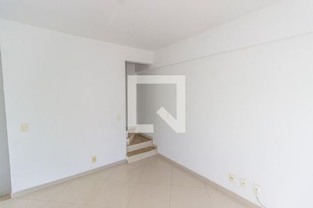 Sala de casa de condomínio para alugar com 2 quartos, 56m² em Irajá, Rio de Janeiro