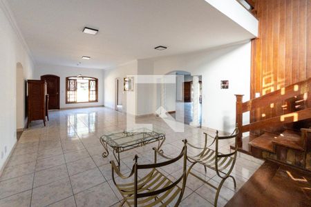 Casa de condomínio para alugar com 600m², 4 quartos e 2 vagas Casa de condomínio para alugar com 600m², 4 quartos e 2 vagasSala de Estar