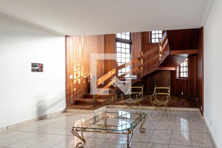 Casa de condomínio para alugar com 600m², 4 quartos e 2 vagas Casa de condomínio para alugar com 600m², 4 quartos e 2 vagasSala de Estar