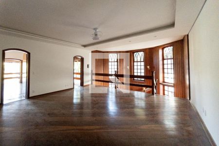 Casa de condomínio para alugar com 600m², 4 quartos e 2 vagas Casa de condomínio para alugar com 600m², 4 quartos e 2 vagasSala de TV