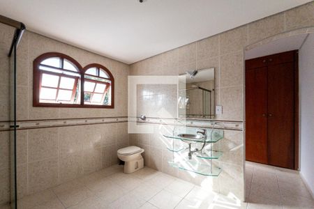 Casa de condomínio para alugar com 600m², 4 quartos e 2 vagas Casa de condomínio para alugar com 600m², 4 quartos e 2 vagasBanheiro da Suíte 4