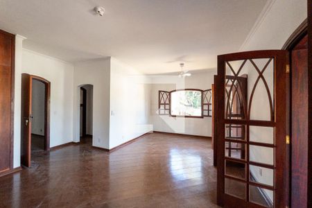 Casa de condomínio para alugar com 600m², 4 quartos e 2 vagas Casa de condomínio para alugar com 600m², 4 quartos e 2 vagasSuíte Master