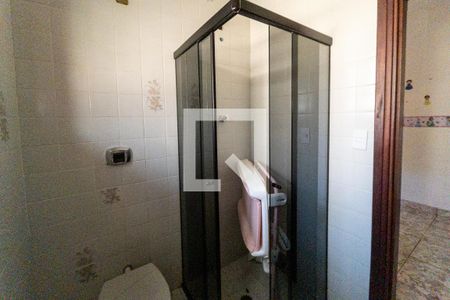 Casa de condomínio para alugar com 600m², 4 quartos e 2 vagas Casa de condomínio para alugar com 600m², 4 quartos e 2 vagasBanheiro da Suíte Térreo