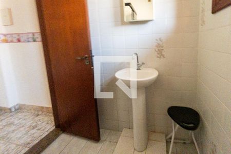 Casa de condomínio para alugar com 600m², 4 quartos e 2 vagas Casa de condomínio para alugar com 600m², 4 quartos e 2 vagasBanheiro da Suíte Térreo