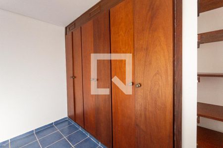 Casa de condomínio para alugar com 600m², 4 quartos e 2 vagas Casa de condomínio para alugar com 600m², 4 quartos e 2 vagasCloset da Suíte 3