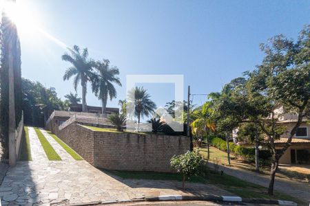 Casa de condomínio para alugar com 600m², 4 quartos e 2 vagas Casa de condomínio para alugar com 600m², 4 quartos e 2 vagasFachada e Entrada