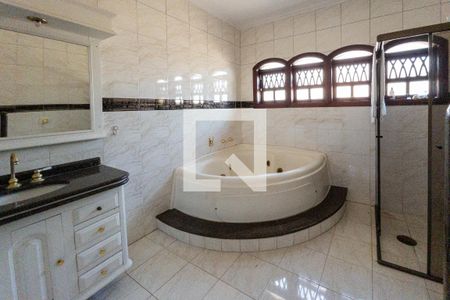 Casa de condomínio para alugar com 600m², 4 quartos e 2 vagas Casa de condomínio para alugar com 600m², 4 quartos e 2 vagasBanheiro da Suíte Master
