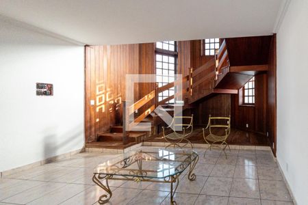 Casa de condomínio para alugar com 600m², 4 quartos e 2 vagas Casa de condomínio para alugar com 600m², 4 quartos e 2 vagasSala de Estar