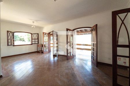 Casa de condomínio para alugar com 600m², 4 quartos e 2 vagas Casa de condomínio para alugar com 600m², 4 quartos e 2 vagasSuíte Master