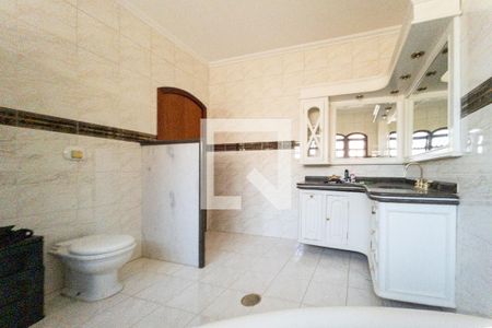 Casa de condomínio para alugar com 600m², 4 quartos e 2 vagas Casa de condomínio para alugar com 600m², 4 quartos e 2 vagasBanheiro da Suíte Master