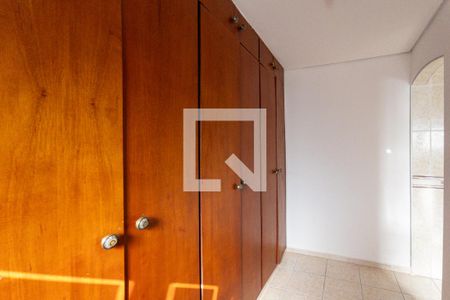 Casa de condomínio para alugar com 600m², 4 quartos e 2 vagas Casa de condomínio para alugar com 600m², 4 quartos e 2 vagasCloset da Suíte 4