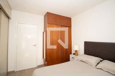Quarto, armário e acesso ao banheiro  de apartamento para alugar com 1 quarto, 37m² em Moema, São Paulo