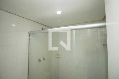 Banheiro, box e chuveiro  de apartamento para alugar com 1 quarto, 37m² em Moema, São Paulo